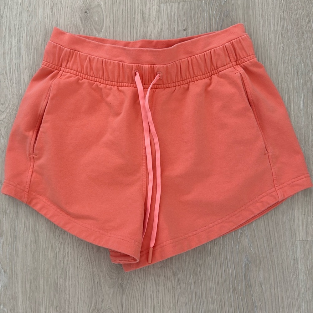 Lululemon Inner Glow High-Rise Short size 4